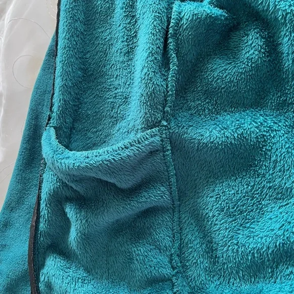 DanSkins Now Dark Teal Long Sleeve Front Zip Light Weight Jacket. - Picture 12 of 12